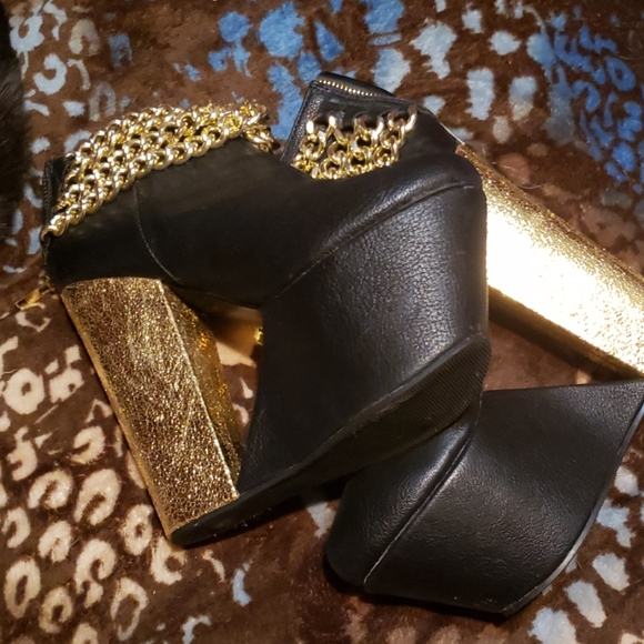 Gold and black chain platform ankle boots - Picture 4 of 4